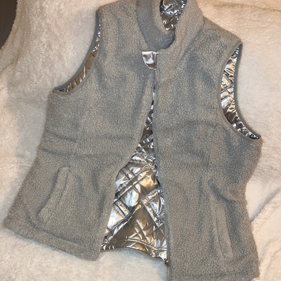 Reversible Vest - Picture 2 of 2